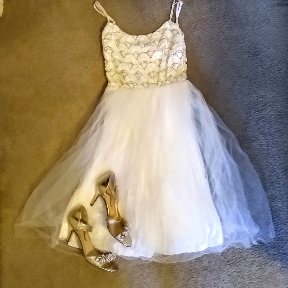 ll Windsor ll White & Gold Formal Dress ll